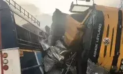 बस एवं डंपर की भिड़ंत-यात्रियों पर गिरे डंपर में भरे पत्थर-20 की मौत