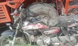 बाइक में कार ने मारी टक्कर- प्रसाद बनाकर लौट रहे तीन की मौत