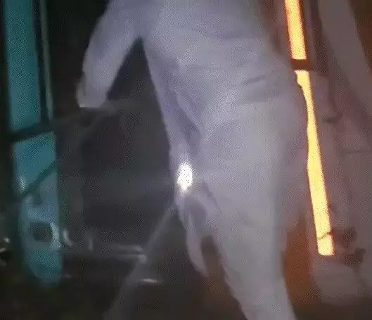 आपसी भिड़ंत के बाद खाई में गिरी बस व कार-3 महिलाओं समेत 4 मरे आपसी भिड़ंत के बाद खाई में गिरी बस व कार-3 महिलाओं समेत 4 मरे