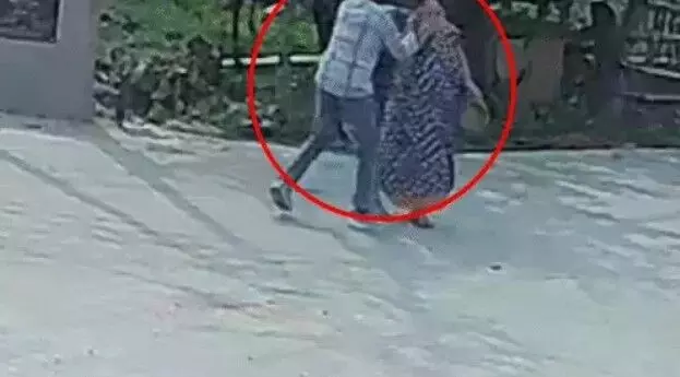 2 सेकंड में वारदात-CNG पंप का रास्ता बताने का इनाम-चेन लूट भागा बदमाश