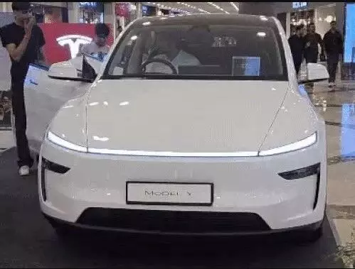बिना ड्राइवर की टेस्ला की कार पहुंची गुरुग्राम- अभी केवल होगी बुकिंग