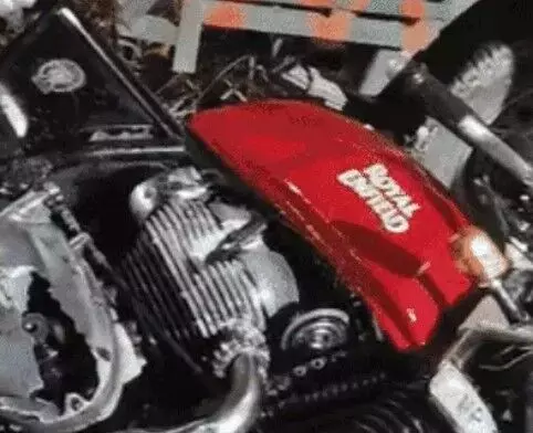 बेकाबू ट्रैक्टर ट्राली ने बाइक सवार तीन युवकों को रौंदा- दो की मौत