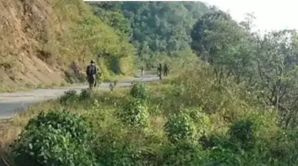 आर्मी की टुकड़ी पर गोलीबारी- मुकाबले में मारे गए चार उग्रवादी आर्मी की टुकड़ी पर गोलीबारी- मुकाबले में मारे गए चार उग्रवादी