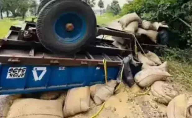 रोडवेज बस की धान लदी ट्रैक्टर ट्राली से टक्कर-मौके पर चीख पुकार रोडवेज बस की धान लदी ट्रैक्टर ट्राली से टक्कर-मौके पर चीख पुकार