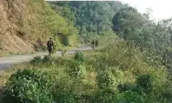 आर्मी की टुकड़ी पर गोलीबारी- मुकाबले में मारे गए चार उग्रवादी आर्मी की टुकड़ी पर गोलीबारी- मुकाबले में मारे गए चार उग्रवादी