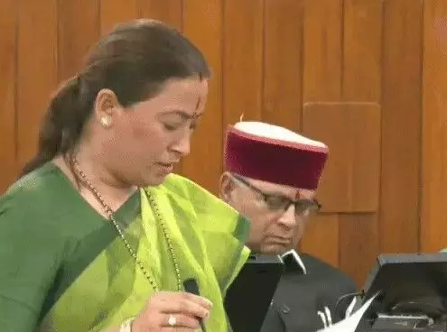 धान खरीद को लेकर महिला मंत्री की बीएसपी विधायक से नोकझोंक धान खरीद को लेकर महिला मंत्री की बीएसपी विधायक से नोकझोंक