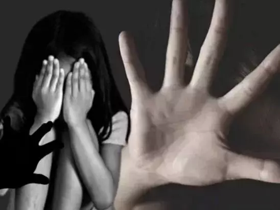 बाइक पर किडनैप कर चाय बागान में सातवीं की छात्रा से किया गैंगरेप बाइक पर किडनैप कर चाय बागान में सातवीं की छात्रा से किया गैंगरेप