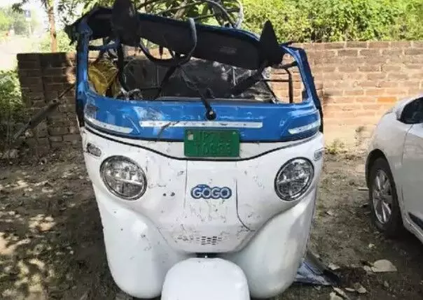 गंगा स्नान को जा रहे श्रद्धालुओं से भरा ऑटो पलटा-2 की मौत- 10 घायल