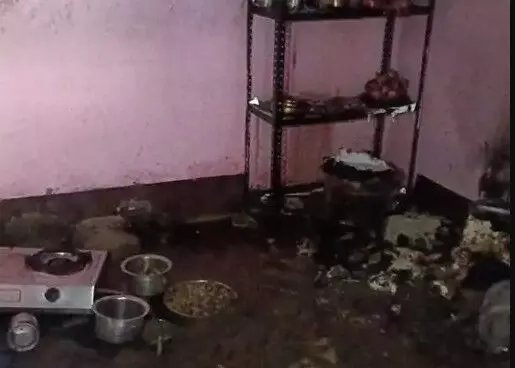 खाना बनाते समय गैस सिलेंडर में लगी आग- खाना बना रही महिला ने..