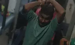 खाना महंगा देने के विरोध पर वेंडर ने ट्रेन में पैसेंजर को बेल्ट से पीटा