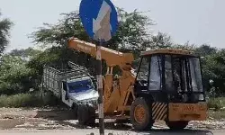 ससुराल गई बेटी को लेने जा रहे 30 लोगों से भरी पिकअप तीन बार पलटी ससुराल गई बेटी को लेने जा रहे 30 लोगों से भरी पिकअप तीन बार पलटी