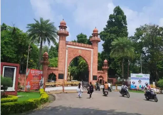 AMU में चली गोली- स्टूडेंट ने भाग कर बचाई जान- लाइब्रेरी में... AMU में चली गोली- स्टूडेंट ने भाग कर बचाई जान- लाइब्रेरी में...