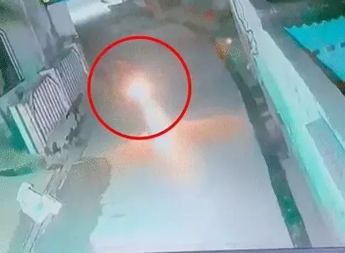 ग्राम प्रधान के घर हमला- थार व बाइक सवारों ने की फायरिंग- CCTV..