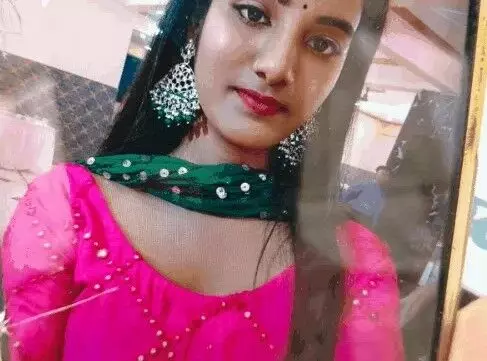 स्टंटबाजों की बाइक की टक्कर से गंगा बैराज पर BA की स्टूडेंट की मौत स्टंटबाजों की बाइक की टक्कर से गंगा बैराज पर BA की स्टूडेंट की मौत