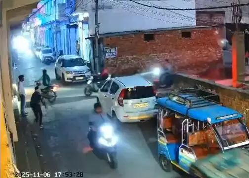 कोचिंग सेंटर के बाहर दसवीं के छात्र पर हमला- दो नकाबपोशों ने पीटा कोचिंग सेंटर के बाहर दसवीं के छात्र पर हमला- दो नकाबपोशों ने पीटा