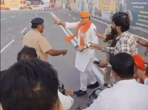 भाजपा विधायक को सीओ ने दिया धक्का- इलाके का जायजा लेने को.. भाजपा विधायक को सीओ ने दिया धक्का- इलाके का जायजा लेने को..