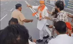 भाजपा विधायक को सीओ ने दिया धक्का- इलाके का जायजा लेने को.. भाजपा विधायक को सीओ ने दिया धक्का- इलाके का जायजा लेने को..