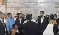 गैंग रेप की शिकार आईआईटी छात्र की पैरवी कर रहे वकील पर हमला गैंग रेप की शिकार आईआईटी छात्र की पैरवी कर रहे वकील पर हमला