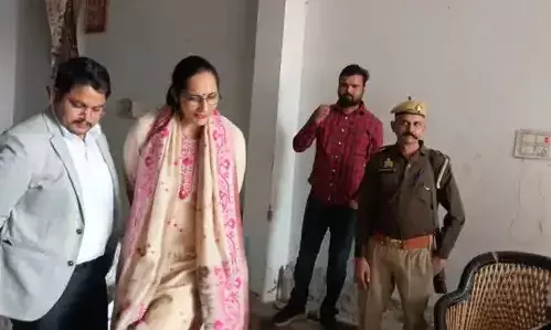 मकान पर छापा- नकली खाद का भंडाफोड़- 450 कट्टे बरामद मकान पर छापा- नकली खाद का भंडाफोड़- 450 कट्टे बरामद