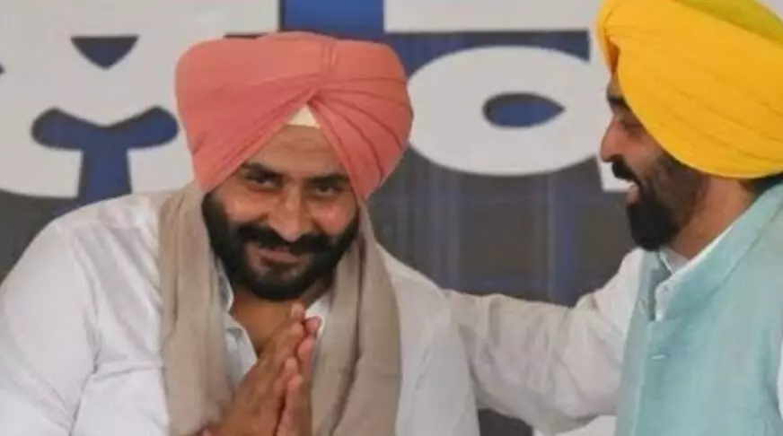 ढूंढती रह गई पुलिस- रेप का आरोपी आप विधायक भाग गया विदेश ढूंढती रह गई पुलिस- रेप का आरोपी आप विधायक भाग गया विदेश