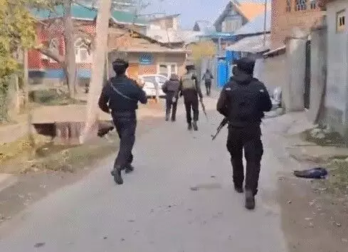 कश्मीर में 120 जगह छापे- मिले सिमकार्ड डिजिटल डिवाइस- 2 अफसर बर्खास्त कश्मीर में 120 जगह छापे- मिले सिमकार्ड डिजिटल डिवाइस- 2 अफसर बर्खास्त