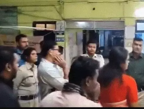 फिर सुर्खियों में ममता का बंगाल-4 साल की बच्ची से बलात्कार-नाली में... फिर सुर्खियों में ममता का बंगाल-4 साल की बच्ची से बलात्कार-नाली में...