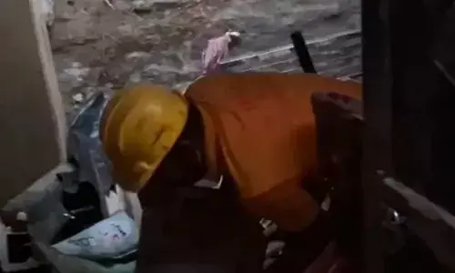 भरभराकर गिरी बालकनी- एक ही परिवार के तीन लोगों की मौत- कई घायल भरभराकर गिरी बालकनी- एक ही परिवार के तीन लोगों की मौत- कई घायल