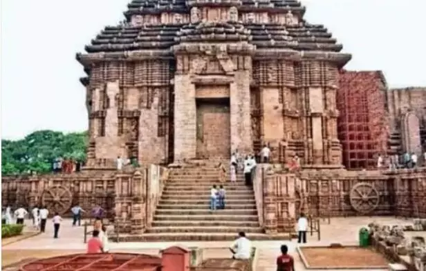 कोणार्क सूर्य मंदिर के नाट मंडप में टूरिस्ट्स की नो एंट्री-लगा प्रतिबंध कोणार्क सूर्य मंदिर के नाट मंडप में टूरिस्ट्स की नो एंट्री-लगा प्रतिबंध