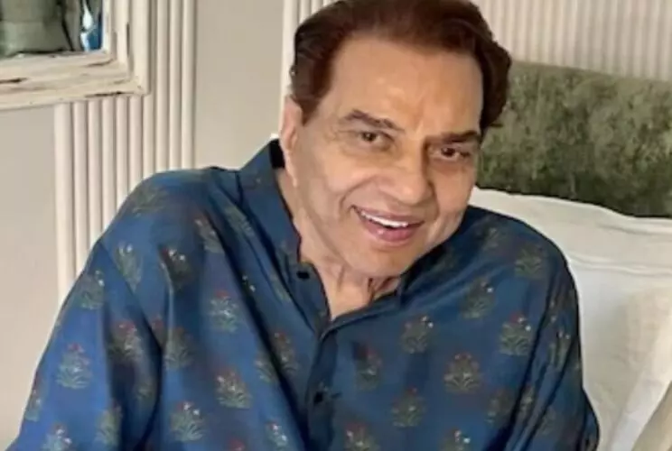 बॉलीवुड अभिनेता धर्मेंद्र की फिर बिगड़ी तबीयत- दवाइयों का नहीं..