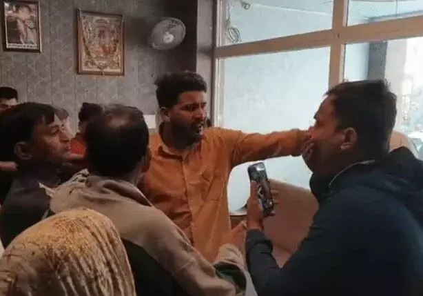 किराए के विवाद में होटल संचालक ने परिवार से की मारपीट किराए के विवाद में होटल संचालक ने परिवार से की मारपीट
