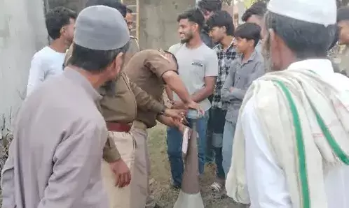 धार्मिक स्थलों से हटवाए जा रहे लाउडस्पीकर- मंदिर मस्जिद किये चेक