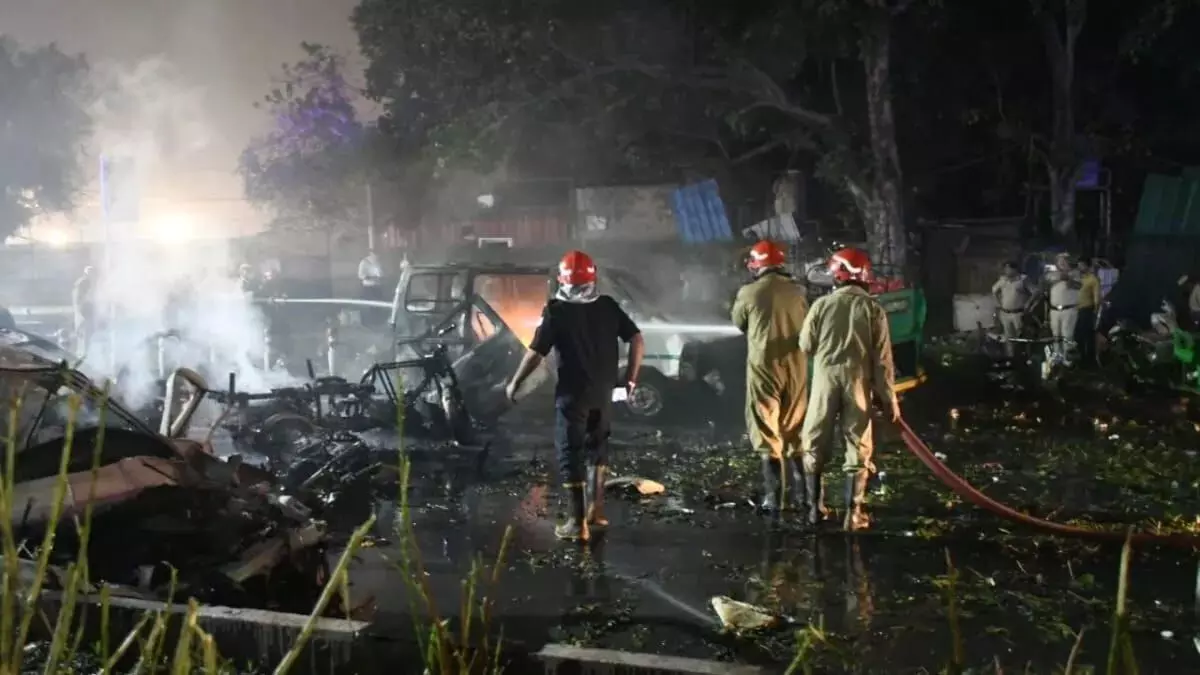 दिल्ली ब्लास्ट- लाल किला मेट्रो स्टेशन बंद- होटल से चार को उठाया