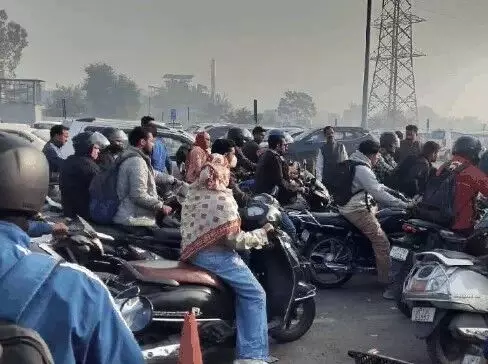 दिल्ली धमाका- मेरठ मेट्रो पार्किंग बंद- यात्रियों का हंगामा