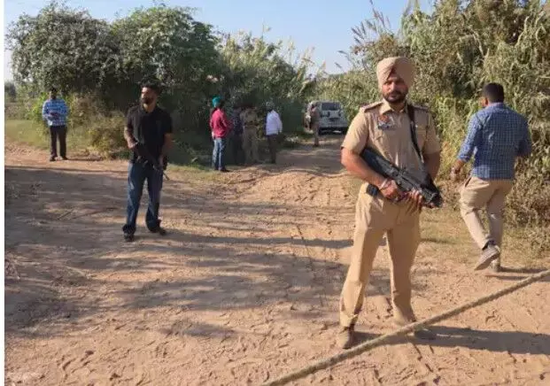 पुलिस ने सरेंडर को कहा तो बरसाई गोलियां-लॉरेंस गैंग के दो बदमाशों का.. पुलिस ने सरेंडर को कहा तो बरसाई गोलियां-लॉरेंस गैंग के दो बदमाशों का..