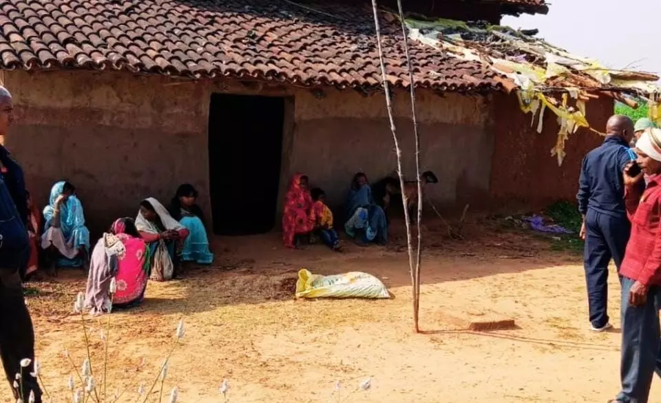 मां ने दुधमुंहे बच्चे को चुल्हे में जलाया फिर खुद लगाई फांसी