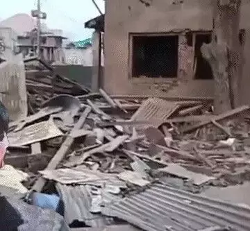 कार धमाका कर 13 लोगों की जान लेने वाले आतंकी उमर का घर उड़ाया