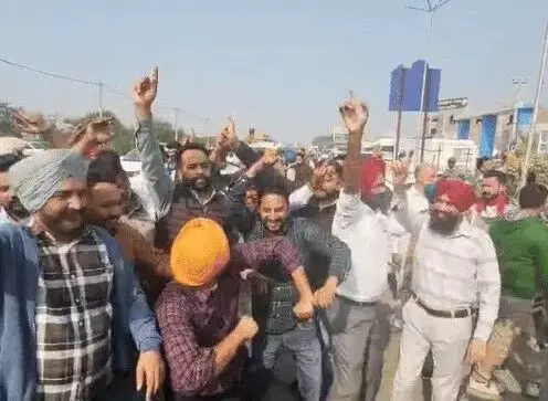 AAP की झाड़ू ने किया विपक्ष का सफाया- कांग्रेस चौथे-पांचवें पर भाजपा