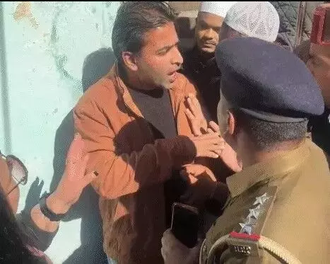 संजौली मस्जिद में नमाज पढ़ने से रोका- बाहरी बताकर महिलाओं ने.. संजौली मस्जिद में नमाज पढ़ने से रोका- बाहरी बताकर महिलाओं ने..