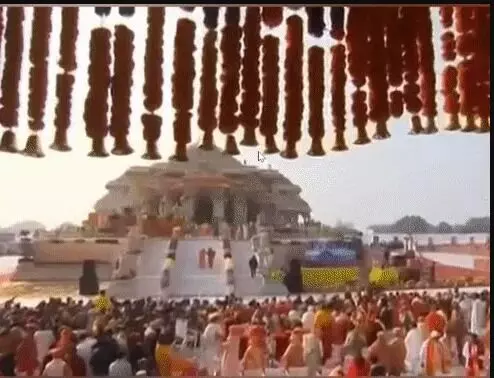 राम मंदिर ध्वजारोहण के लिए मुकेश व अभिताभ को भी मिला न्योता राम मंदिर ध्वजारोहण के लिए मुकेश व अभिताभ को भी मिला न्योता