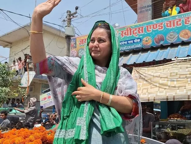 लालू की बेटी का परिवार से नाता तोड़ राजनीति छोड़ने का ऐलान लालू की बेटी का परिवार से नाता तोड़ राजनीति छोड़ने का ऐलान