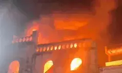 फोम गोदाम में लगी आग से हिले आसपास के लोगों के दिल- चार दमकल ने..