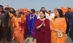 सनातन पद यात्रा- जया किशोरी के साथ एक्ट्रेस शिल्पा शेट्टी भी शामिल सनातन पद यात्रा- जया किशोरी के साथ एक्ट्रेस शिल्पा शेट्टी भी शामिल