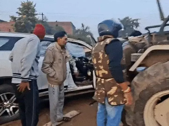 5 लोगों की मौत का सबब बनी रेत भरी ट्रैक्टर ट्रॉली- टकराई फॉर्च्यूनर 5 लोगों की मौत का सबब बनी रेत भरी ट्रैक्टर ट्रॉली- टकराई फॉर्च्यूनर