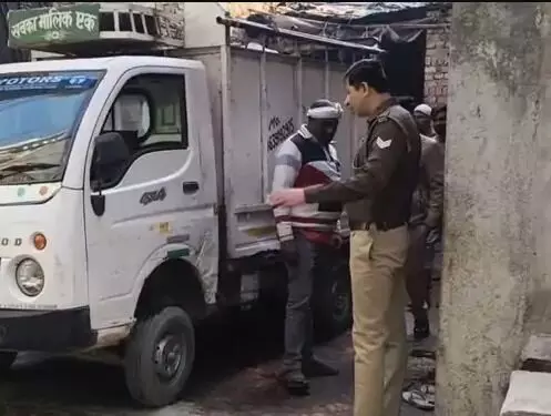 2 थानों की पुलिस के साथ SP का छापा- गोदाम में कटते मिले डंगर 2 थानों की पुलिस के साथ SP का छापा- गोदाम में कटते मिले डंगर
