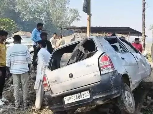 बाउंड्री वॉल तोड़कर फायर स्टेशन व CO दफ्तर में घुसी कार- दो.. बाउंड्री वॉल तोड़कर फायर स्टेशन व CO दफ्तर में घुसी कार- दो..