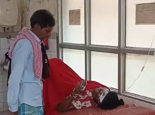 चाय बनाते समय गिरे डीजल से लगी आग में महिला बुरी तरह से झुलसी चाय बनाते समय गिरे डीजल से लगी आग में महिला बुरी तरह से झुलसी