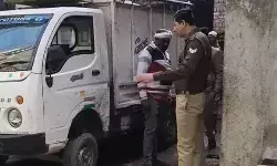 2 थानों की पुलिस के साथ SP का छापा- गोदाम में कटते मिले डंगर 2 थानों की पुलिस के साथ SP का छापा- गोदाम में कटते मिले डंगर