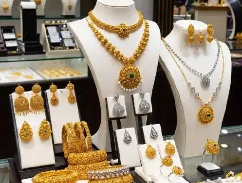 गिरा सोना- चांदी भी हुई सस्ती- अब दोनों धातुओं के हुए यह दाम गिरा सोना- चांदी भी हुई सस्ती- अब दोनों धातुओं के हुए यह दाम