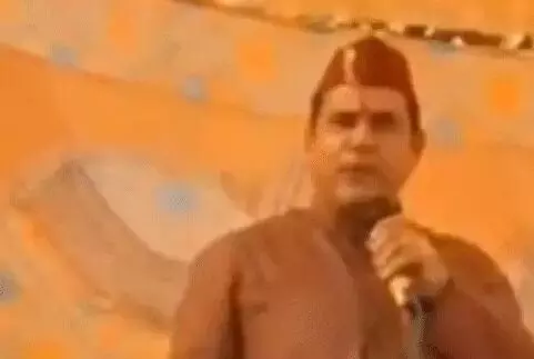 बोले बीजेपी MLA- गाय काटने वाले की काट दो गर्दन- स्वामी प्रसाद का... बोले बीजेपी MLA- गाय काटने वाले की काट दो गर्दन- स्वामी प्रसाद का...