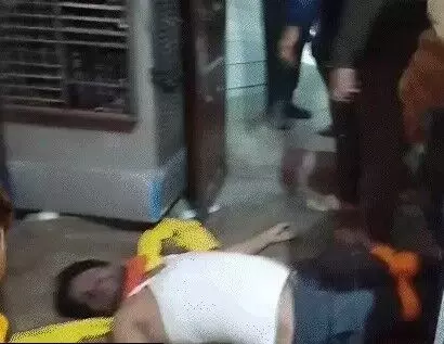 गला दबाकर पुजारी का मर्डर- गमछे से बांधे हाथ पैर- गले में चादर गला दबाकर पुजारी का मर्डर- गमछे से बांधे हाथ पैर- गले में चादर